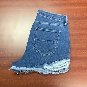 Short shorts rewash high rise fray